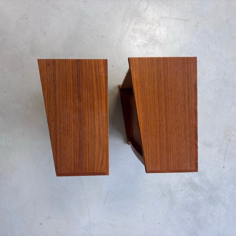 
                  
                    Vintage set wandkastjes teak - LOUI.STORE
                  
                