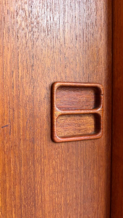 
                  
                    Vintage sideboard 2 schuifdeuren - LOUI.STORE
                  
                