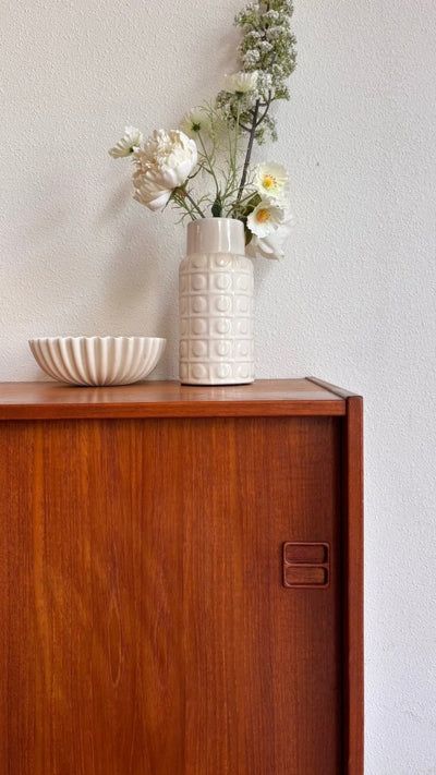 
                  
                    Vintage sideboard 2 schuifdeuren - LOUI.STORE
                  
                