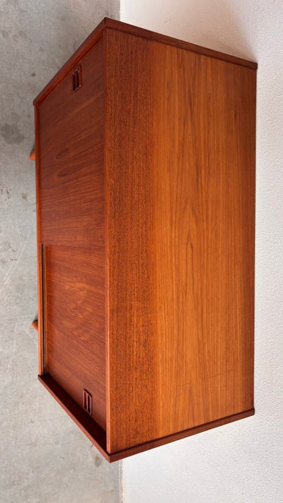 
                  
                    Vintage sideboard 2 schuifdeuren - LOUI.STORE
                  
                