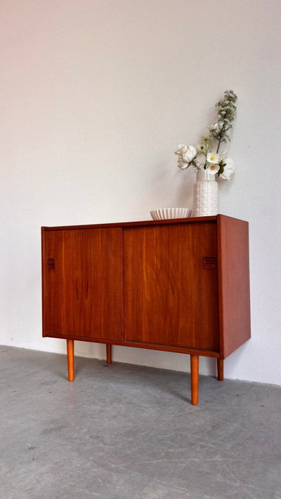 
                  
                    Vintage sideboard 2 schuifdeuren - LOUI.STORE
                  
                