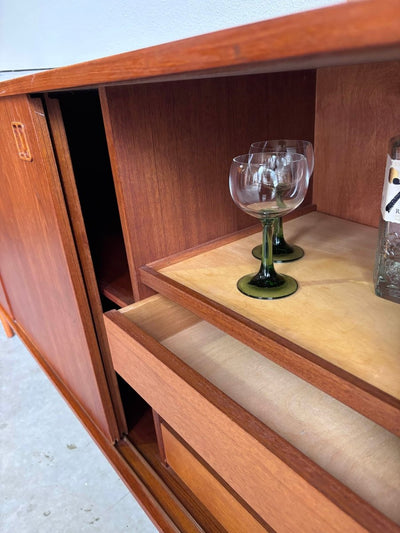 
                  
                    Vintage sideboard 3 schuifdeuren teak - LOUI.STORE
                  
                