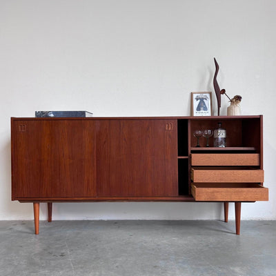 
                  
                    Vintage sideboard 3 schuifdeuren teak - LOUI.STORE
                  
                