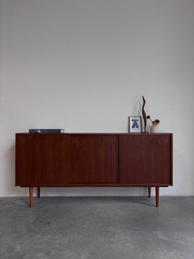 
                  
                    Vintage sideboard 3 schuifdeuren teak - LOUI.STORE
                  
                