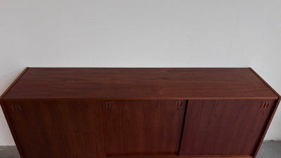 
                  
                    Vintage sideboard 3 schuifdeuren teak - LOUI.STORE
                  
                