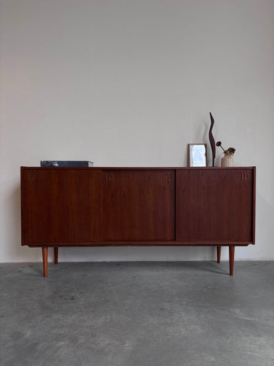 
                  
                    Vintage sideboard 3 schuifdeuren teak - LOUI.STORE
                  
                
