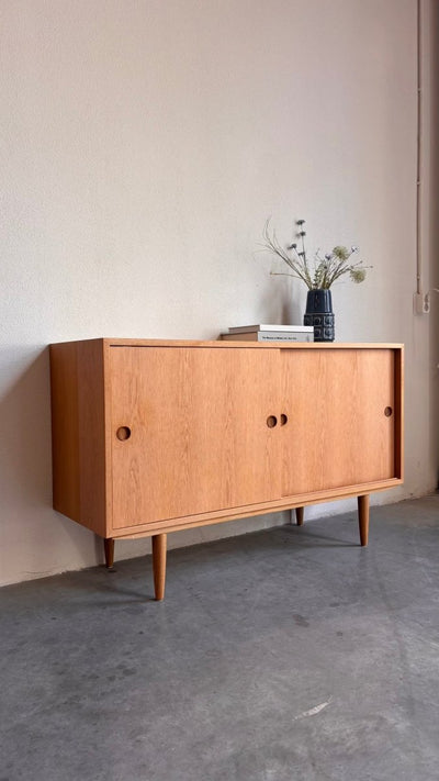 
                  
                    Vintage sideboard Børge Mogensen eiken - LOUI.STORE
                  
                