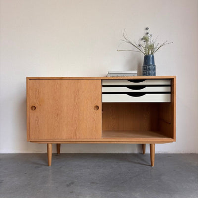 
                  
                    Vintage sideboard Børge Mogensen eiken - LOUI.STORE
                  
                