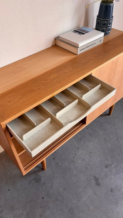 
                  
                    Vintage sideboard Børge Mogensen eiken - LOUI.STORE
                  
                
