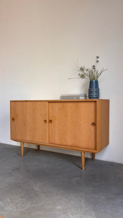 
                  
                    Vintage sideboard Børge Mogensen eiken - LOUI.STORE
                  
                