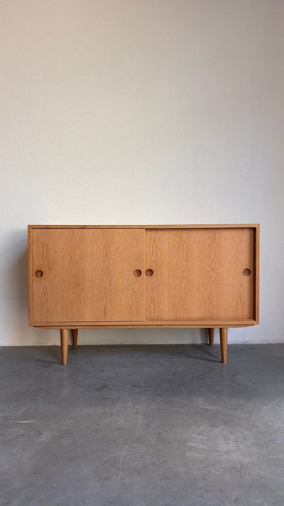 
                  
                    Vintage sideboard Børge Mogensen eiken - LOUI.STORE
                  
                