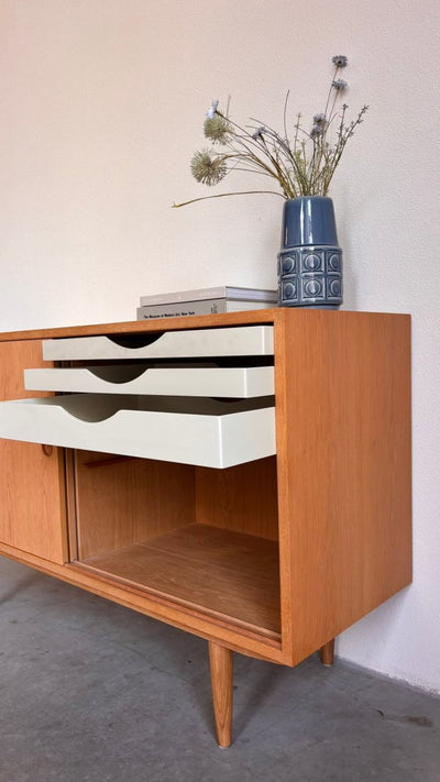 
                  
                    Vintage sideboard Børge Mogensen eiken - LOUI.STORE
                  
                