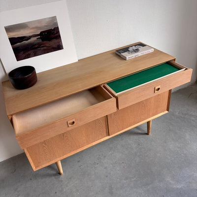 
                  
                    Vintage sideboard Brouer eiken - LOUI.STORE
                  
                