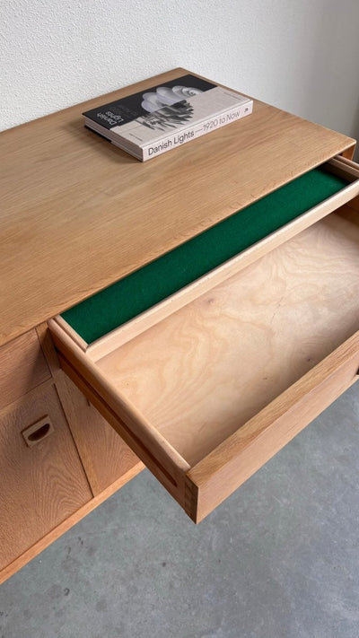 
                  
                    Vintage sideboard Brouer eiken - LOUI.STORE
                  
                