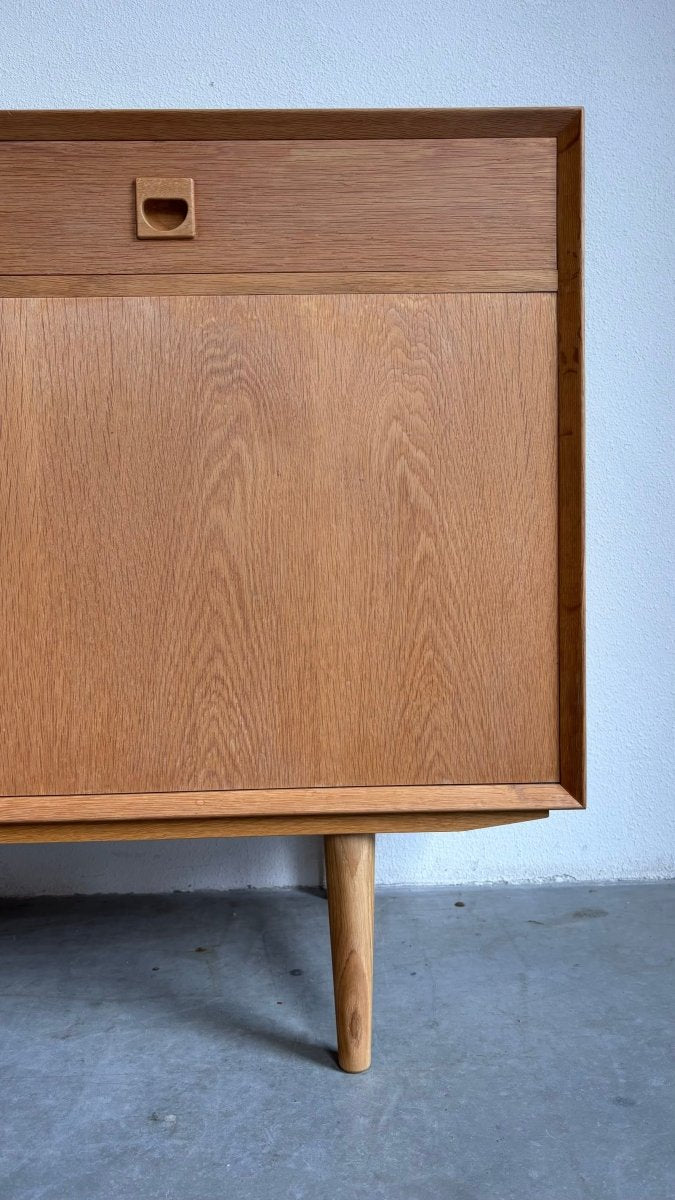 
                  
                    Vintage sideboard Brouer eiken - LOUI.STORE
                  
                