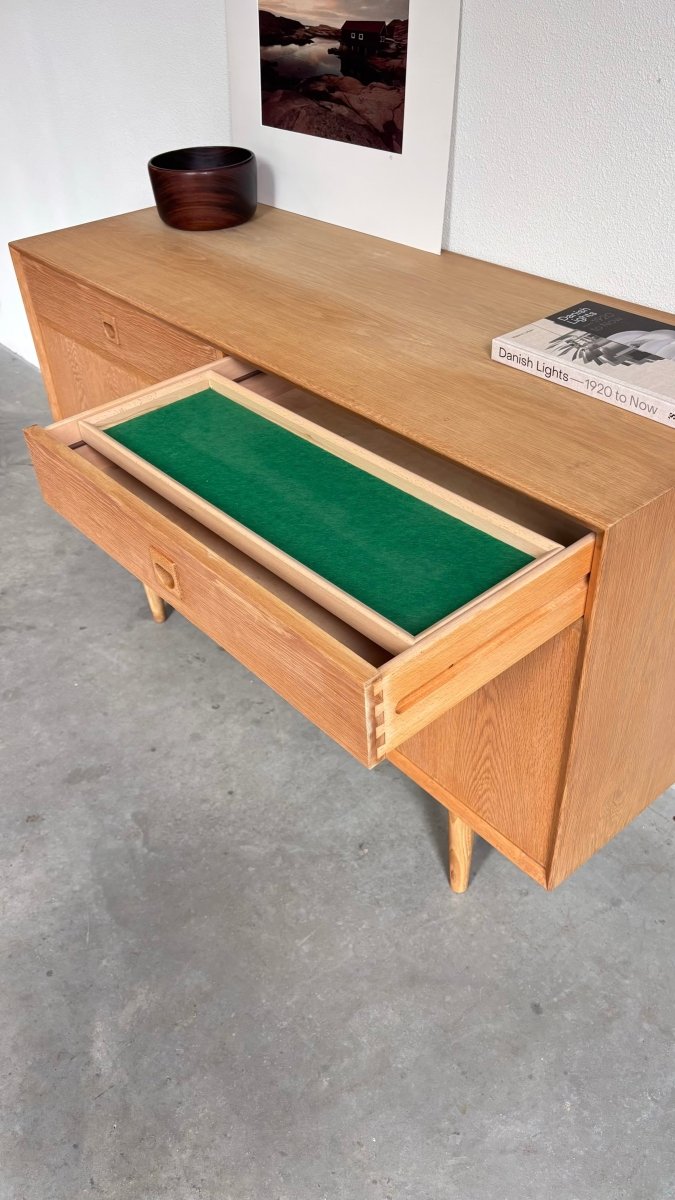 
                  
                    Vintage sideboard Brouer eiken - LOUI.STORE
                  
                