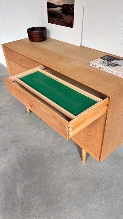 
                  
                    Vintage sideboard Brouer eiken - LOUI.STORE
                  
                