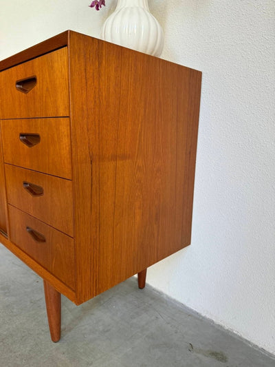 
                  
                    Vintage sideboard deurtjes en lades teak - LOUI.STORE
                  
                