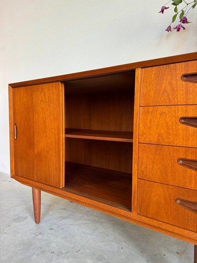 
                  
                    Vintage sideboard deurtjes en lades teak - LOUI.STORE
                  
                