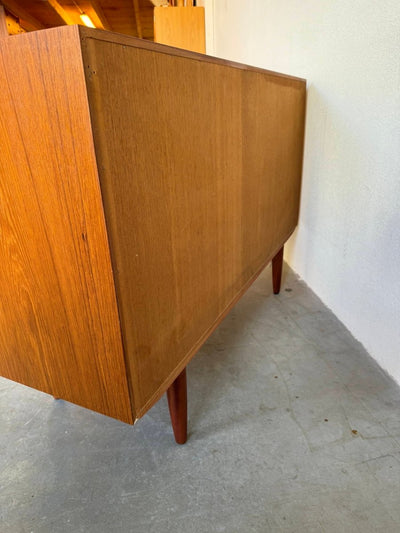 
                  
                    Vintage sideboard deurtjes en lades teak - LOUI.STORE
                  
                
