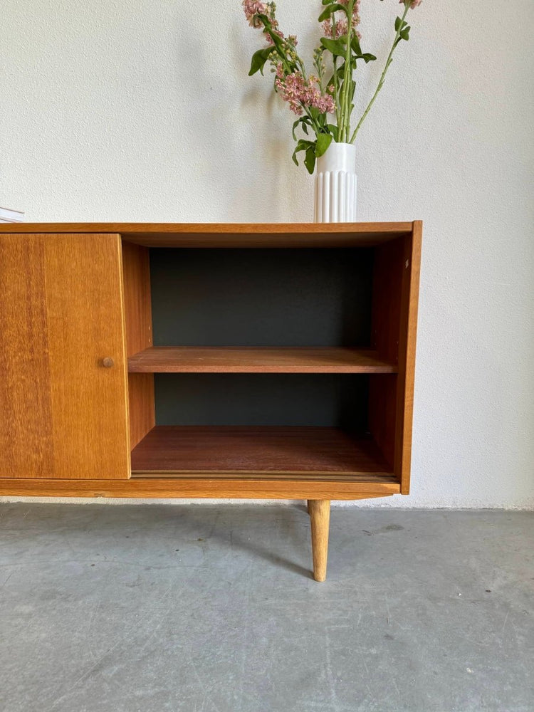 
                  
                    Vintage sideboard Domino eiken - LOUI.STORE
                  
                