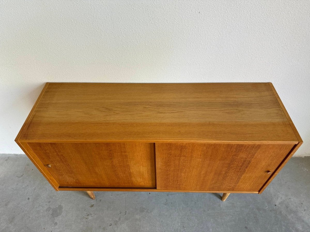 
                  
                    Vintage sideboard Domino eiken - LOUI.STORE
                  
                