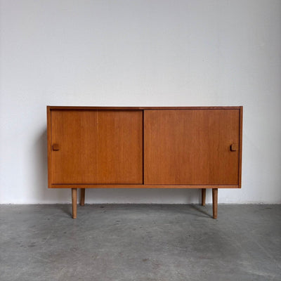 
                  
                    Vintage sideboard Domino eiken - LOUI.STORE
                  
                