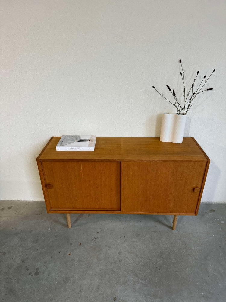 
                  
                    Vintage sideboard Domino eiken - LOUI.STORE
                  
                