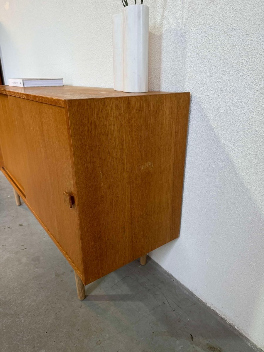 
                  
                    Vintage sideboard Domino eiken - LOUI.STORE
                  
                