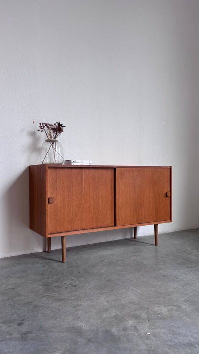 
                  
                    Vintage sideboard Domino eiken - LOUI.STORE
                  
                