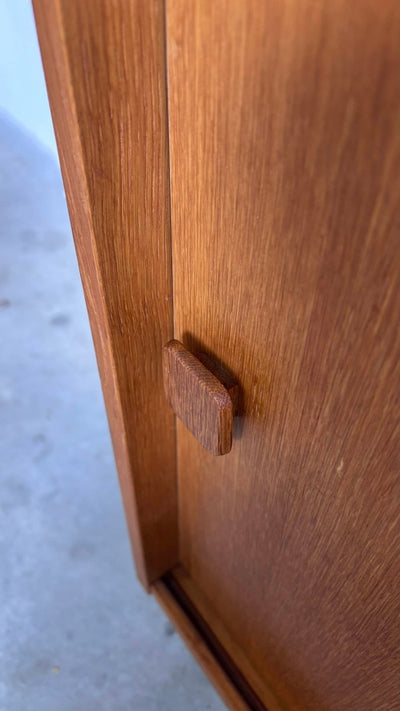 
                  
                    Vintage sideboard Domino eiken - LOUI.STORE
                  
                