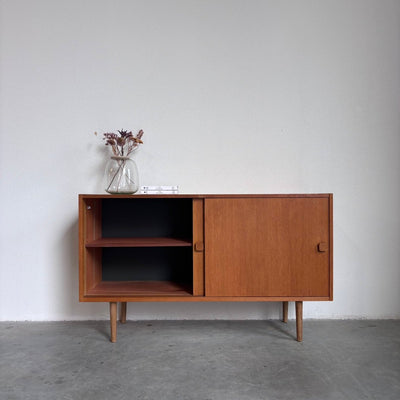 
                  
                    Vintage sideboard Domino eiken - LOUI.STORE
                  
                