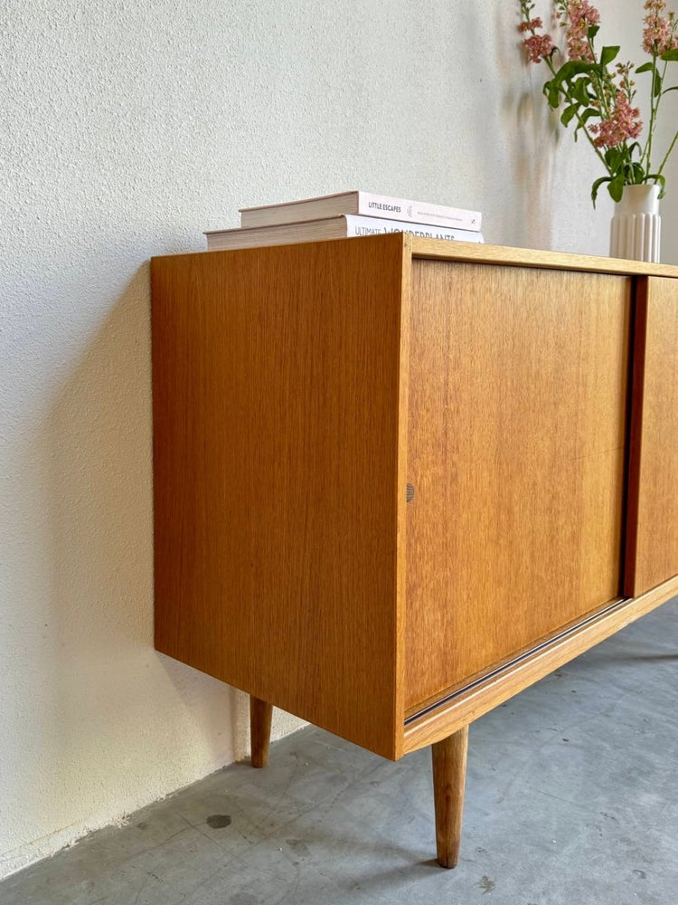 
                  
                    Vintage sideboard Domino eiken - LOUI.STORE
                  
                