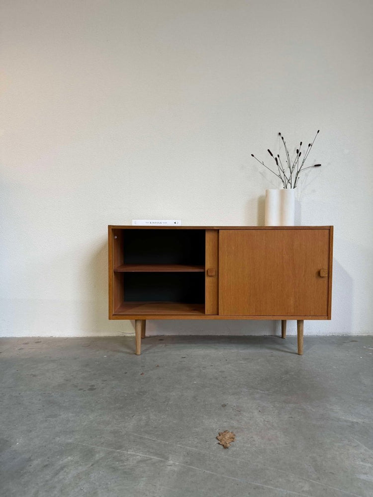 
                  
                    Vintage sideboard Domino eiken - LOUI.STORE
                  
                