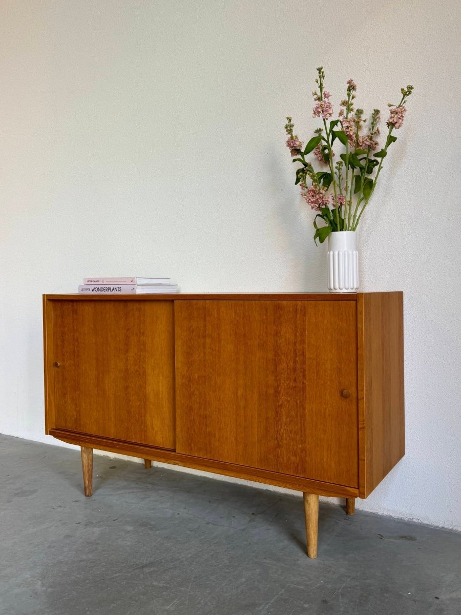 
                  
                    Vintage sideboard Domino eiken - LOUI.STORE
                  
                