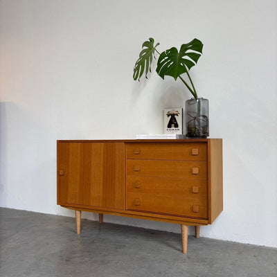 
                  
                    Vintage sideboard Domino eiken met lades - LOUI.STORE
                  
                