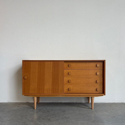 
                  
                    Vintage sideboard Domino eiken met lades - LOUI.STORE
                  
                