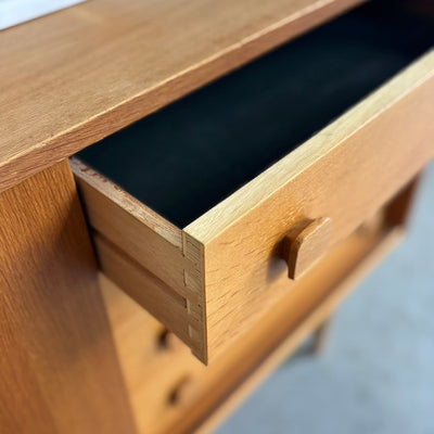 
                  
                    Vintage sideboard Domino eiken met lades - LOUI.STORE
                  
                