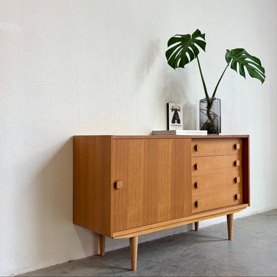 
                  
                    Vintage sideboard Domino eiken met lades - LOUI.STORE
                  
                