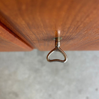 
                  
                    Vintage sideboard - dressoir teak eiken frame - LOUI.STORE
                  
                
