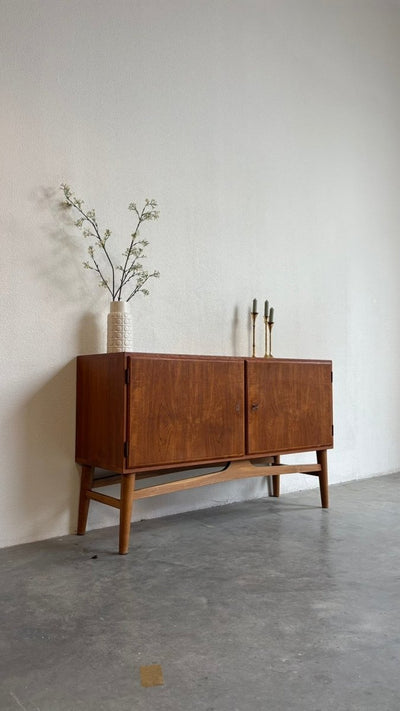 
                  
                    Vintage sideboard - dressoir teak eiken frame - LOUI.STORE
                  
                