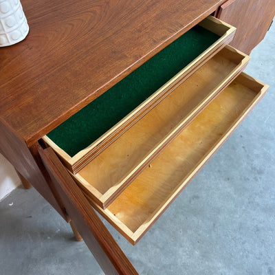 
                  
                    Vintage sideboard - dressoir teak eiken frame - LOUI.STORE
                  
                