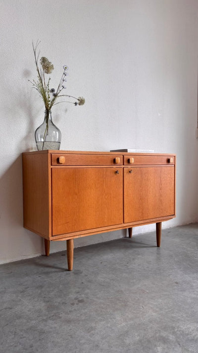 
                  
                    Vintage sideboard eiken Ulferts - LOUI.STORE
                  
                