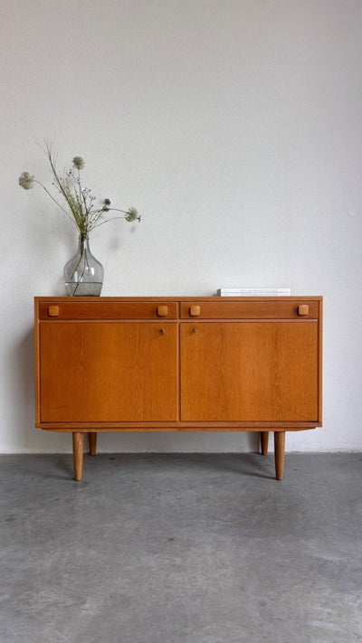 
                  
                    Vintage sideboard eiken Ulferts - LOUI.STORE
                  
                