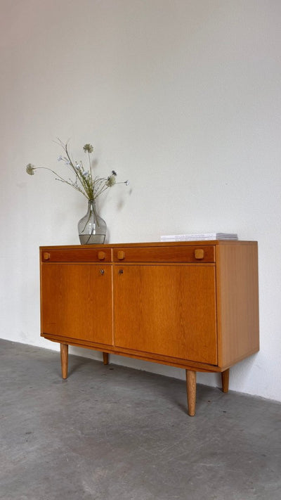 
                  
                    Vintage sideboard eiken Ulferts - LOUI.STORE
                  
                