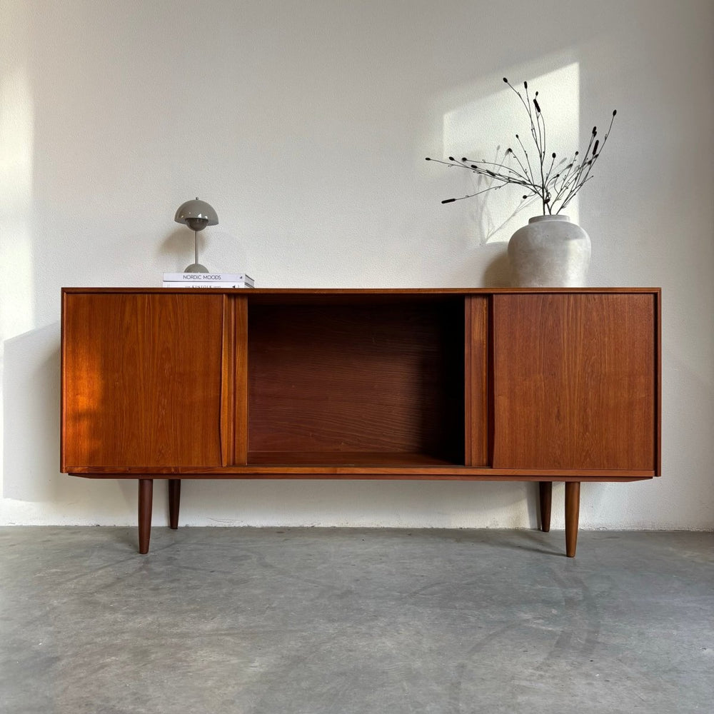 
                  
                    Vintage sideboard E.W. Bach teak - LOUI.STORE
                  
                