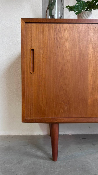 
                  
                    Vintage sideboard Hundevad teak - LOUI.STORE
                  
                