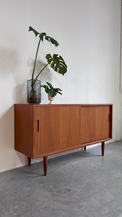 
                  
                    Vintage sideboard Hundevad teak - LOUI.STORE
                  
                