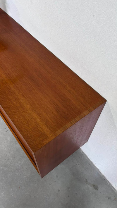 
                  
                    Vintage sideboard Hundevad teak - LOUI.STORE
                  
                