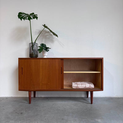 
                  
                    Vintage sideboard Hundevad teak - LOUI.STORE
                  
                